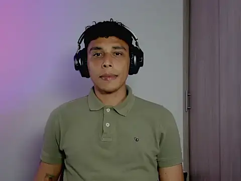 nilo2021 online show from May 27, 2026, 1:57 am