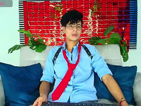 ThiiagoSaeenz online show from February 18, 2026, 10:50 pm