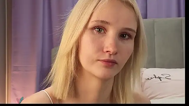 CrystalLili online show from April 10, 2026, 3:13 am