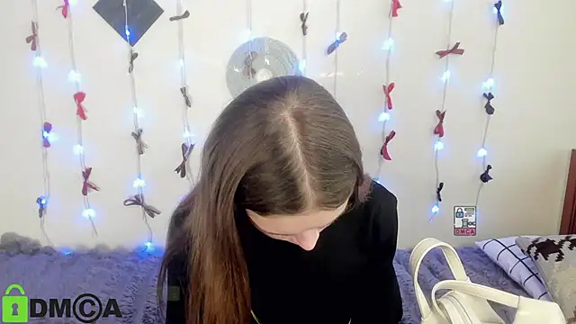 Elina X online show from June 3, 2026, 1:23 pm
