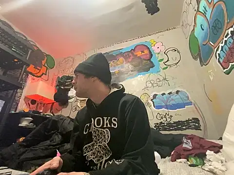 Snapshot of gothboiplzty chatting on February 10, 2026, 10:42 pm gothboiplzty online show from February 10, 2026, 10:42 pm