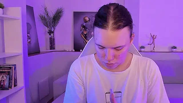 Snapshot of Madison_dolly chatting on February 28, 2026, 8:36 am Madison dolly online show from February 28, 2026, 8:36 am