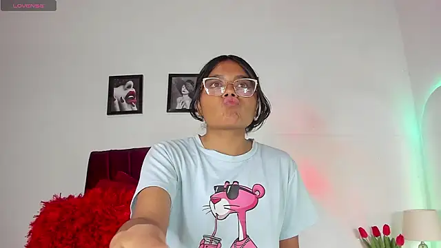 luna velveth online show from February 11, 2026, 2:22 am