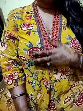 Snapshot of PARI51 chatting on February 12, 2026, 8:08 pm PARI51 online show from February 12, 2026, 8:08 pm