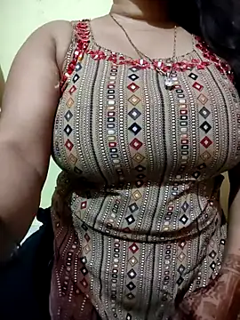 Snapshot of PARI51 chatting on February 19, 2026, 8:17 pm PARI51 online show from February 19, 2026, 8:17 pm