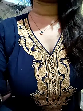 Snapshot of PARI51 chatting on February 28, 2026, 8:41 pm PARI51 online show from February 28, 2026, 8:41 pm