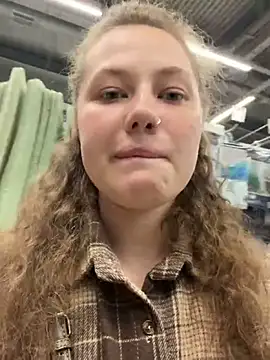 Snapshot of AsynaYuuki chatting on March 1, 2026, 4:18 pm AsynaYuuki online show from March 1, 2026, 4:18 pm