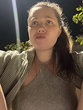 Snapshot of AsynaYuuki chatting on February 6, 2026, 6:37 pm AsynaYuuki online show from February 6, 2026, 6:37 pm