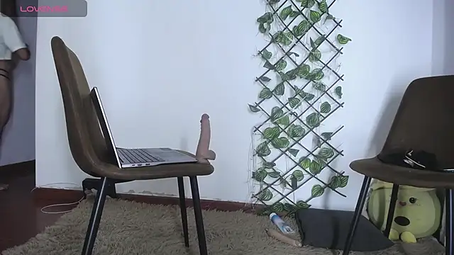 Luis prince  online show from April 22, 2026, 11:33 pm