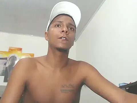 Snapshot of hotboyluxe chatting on February 12, 2026, 6:29 pm hotboyluxe online show from February 12, 2026, 6:29 pm