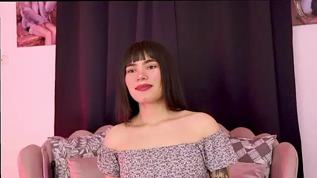 dakotacollins  online show from April 16, 2026, 2:23 am