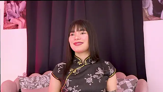 dakotacollins  online show from April 13, 2026, 3:21 am