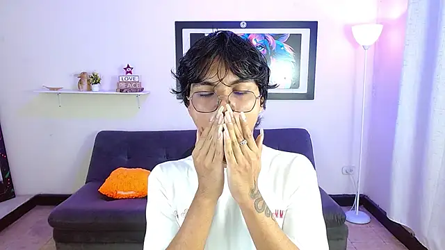 Snapshot of Maecum18 chatting on February 24, 2026, 8:31 pm Maecum18 online show from February 24, 2026, 8:31 pm