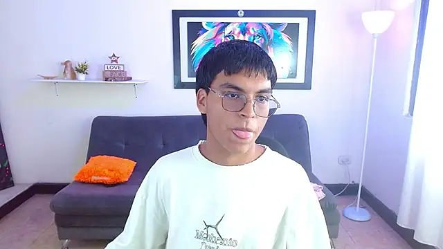 Maecum18 online show from April 14, 2026, 9:09 pm