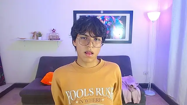 Snapshot of Maecum18 chatting on February 23, 2026, 9:26 pm Maecum18 online show from February 23, 2026, 9:26 pm