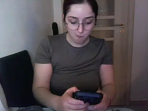 Snapshot of Scarlett-Quinn- chatting on February 7, 2026, 9:45 pm Scarlett-Quinn- online show from February 7, 2026, 9:45 pm