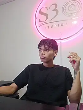 Alejandroo Montenegro online show from April 18, 2026, 10:43 pm