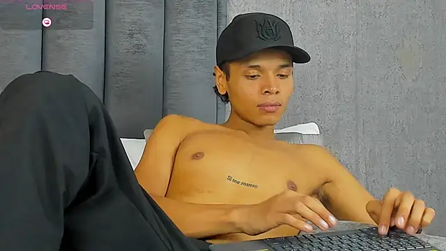 Alejandroo Montenegro online show from March 8, 2026, 2:04 am