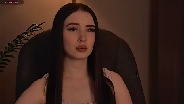 ArianaLim online show from April 18, 2026, 3:47 pm