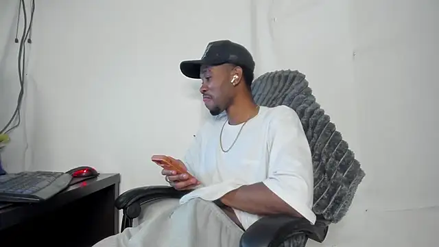 Snapshot of Kofi_exotic_2 chatting on July 15, 2026, 2:40 am Kofi exotic 2 online show from July 15, 2026, 2:40 am