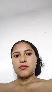 Snapshot of LiaRose- chatting on June 10, 2026, 8:37 am LiaRose- online show from June 10, 2026, 8:37 am