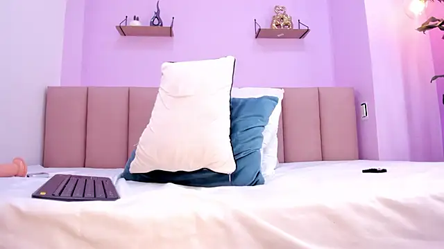 sam doll  online show from April 16, 2026, 9:39 pm