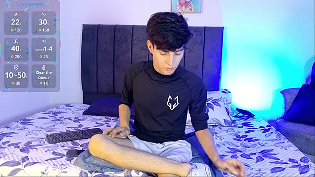 Snapshot of axxxel_twink chatting on June 4, 2026, 3:33 am axxxel twink online show from June 4, 2026, 3:33 am