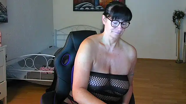 Sylly online show from May 18, 2026, 6:07 am