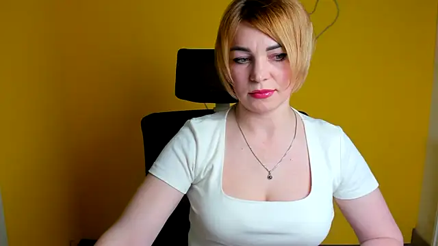 Snapshot of CuttieEmma chatting on April 28, 2026, 11:47 am CuttieEmma online show from April 28, 2026, 11:47 am