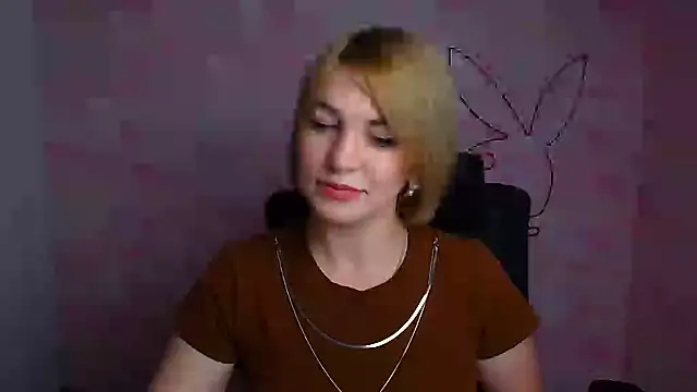 Snapshot of CuttieEmma chatting on July 5, 2026, 12:01 pm CuttieEmma online show from July 5, 2026, 12:01 pm
