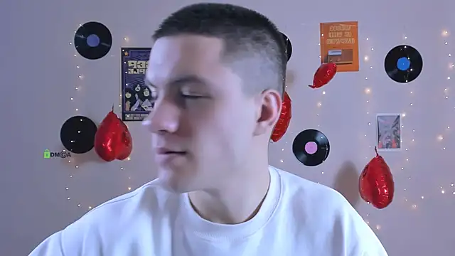 Snapshot of neo_raze chatting on February 16, 2026, 7:34 pm neo raze online show from February 16, 2026, 7:34 pm