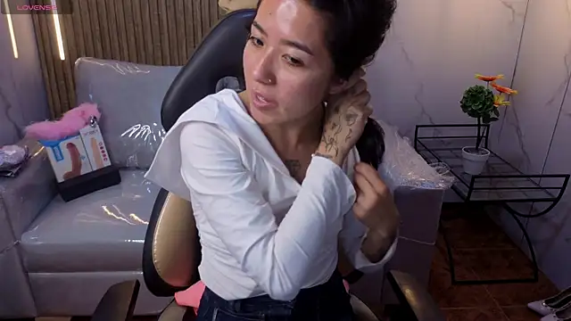 Lynn turner online show from February 12, 2026, 1:00 pm