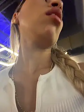 Mia Rosee1 online show from July 8, 2026, 8:53 pm
