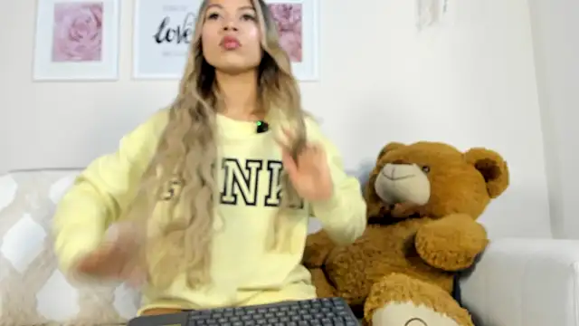 Snapshot of Mia_Rosee1 chatting on February 23, 2026, 11:16 pm Mia Rosee1 online show from February 23, 2026, 11:16 pm