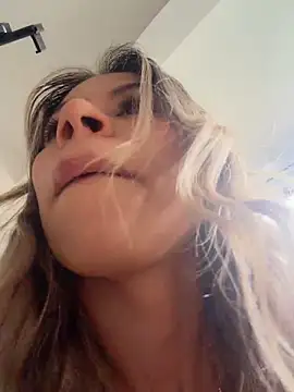 Mia Rosee1 online show from April 5, 2026, 7:20 pm