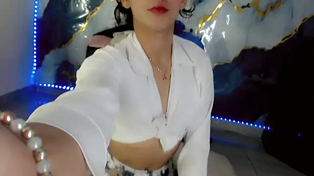 NathalialLooes online show from June 3, 2026, 4:46 am