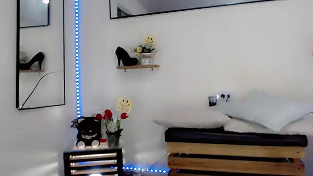 NathalialLooes online show from March 31, 2026, 5:09 am