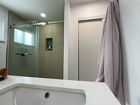 Anadia Starr online show from April 2, 2026, 9:10 pm