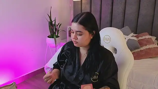 SofiaCortes4 online show from April 14, 2026, 9:03 am