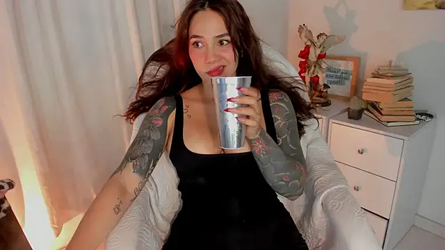 Snapshot of Victoria-swan chatting on February 9, 2026, 9:35 pm Victoria-swan online show from February 9, 2026, 9:35 pm