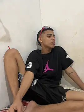 Snapshot of dominick_fran chatting on February 26, 2026, 1:05 am dominick fran online show from February 26, 2026, 1:05 am