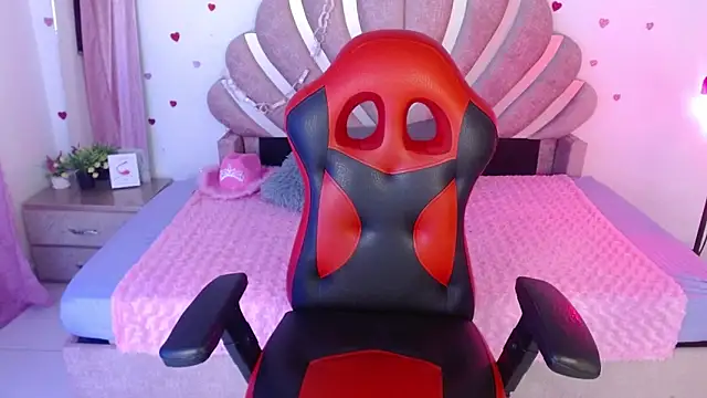 mia fox666 online show from April 6, 2026, 12:39 am