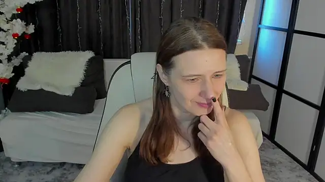 Kathrine Meyer online show from April 7, 2026, 2:13 am