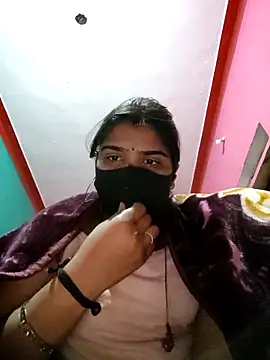 Divyanshi hott online show from February 5, 2026, 5:20 pm