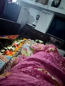 Divyanshi hott online show from February 8, 2026, 4:37 pm
