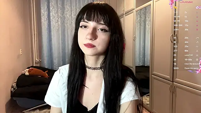 UrBabeLuna online show from April 1, 2026, 4:04 pm