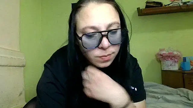 Snapshot of MillaSourety chatting on April 21, 2026, 7:04 am MillaSourety online show from April 21, 2026, 7:04 am
