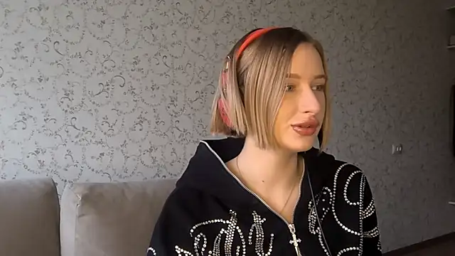 DeliciaBagnoli online show from March 18, 2026, 2:19 pm