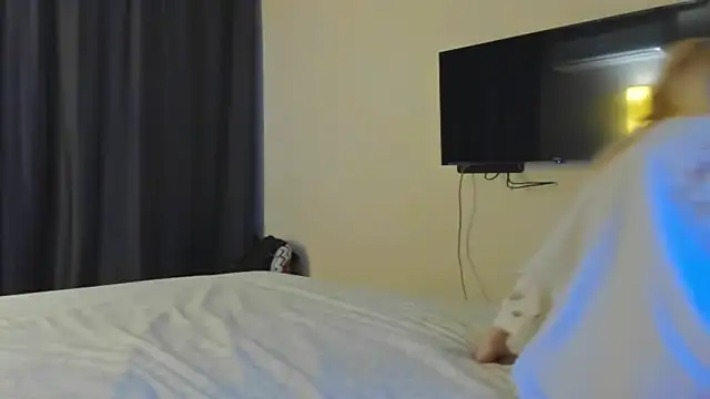 Lesyalisss online show from April 16, 2026, 6:52 pm