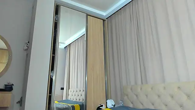 Lesyalisss online show from May 18, 2026, 8:02 pm